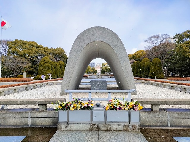 安らかに眠って下さい 過ちは繰返しませぬから